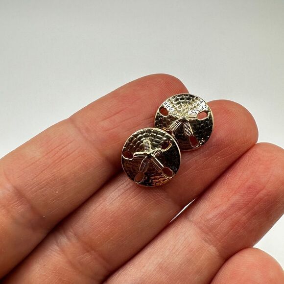 SALE! Vintage Avon gold tone sand dollar stud earrings! - Picture 4 of 11